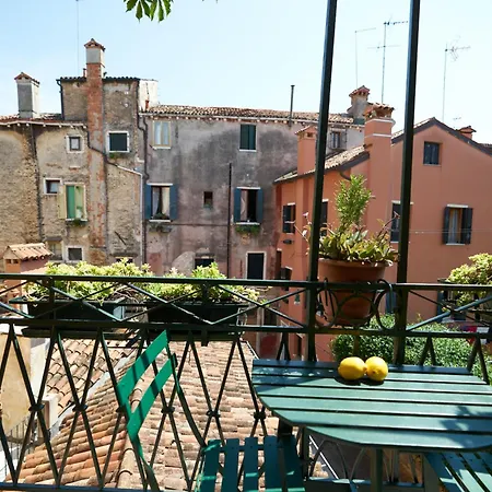 Appartamento La Grancevola Is A Gorgeous With Balcony Venezia